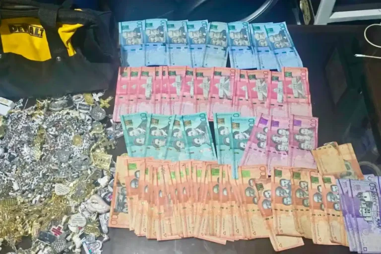 Policía apresa a cuatro por asalto a joyería