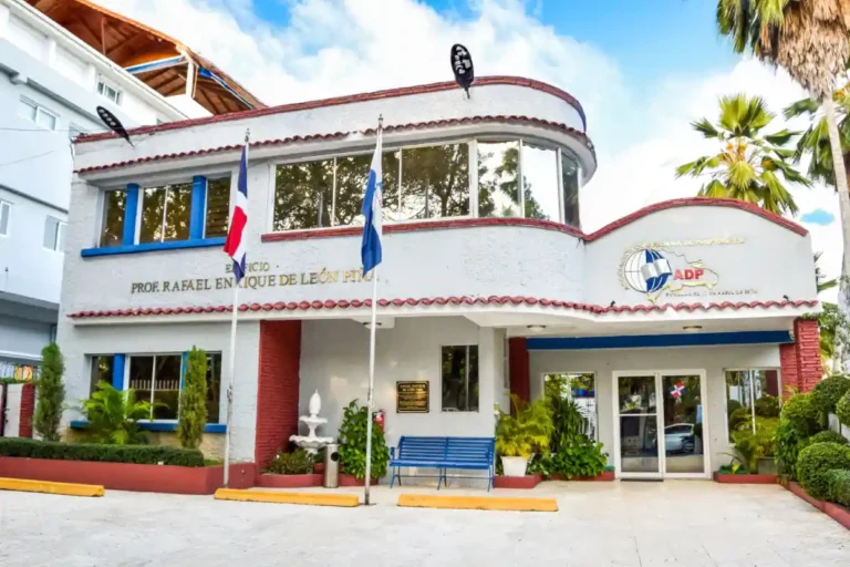 Textos de historia dominicana: ADP denuncia otra narrativa ADP anuncia protestas por incentivos docentes