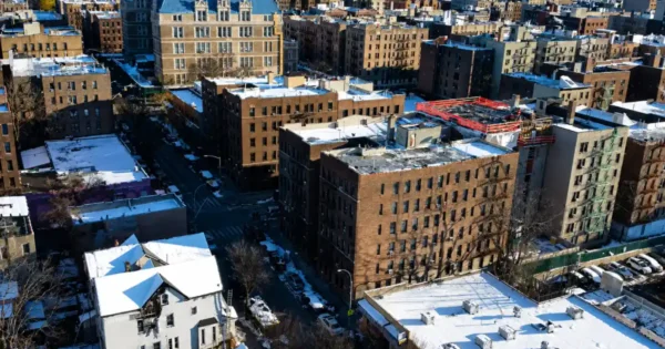 Desalojos en Nueva York golpean a familias dominicanas Desalojos en Nueva York golpean a familias dominicanas