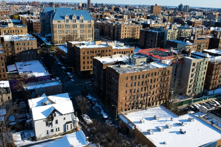 Desalojos en Nueva York golpean a familias dominicanas Desalojos en Nueva York golpean a familias dominicanas