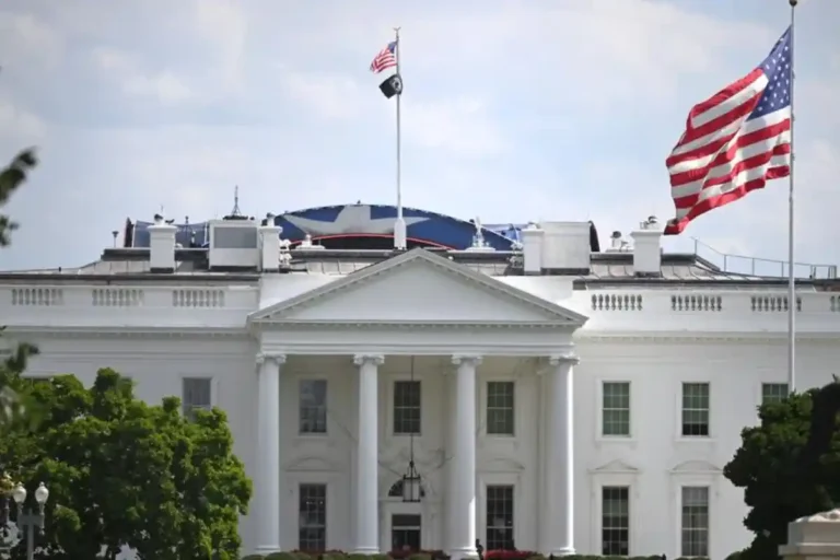 Ataques de Estados Unidos a Irán: 14 muertos y golpe a Ormuz Ataques de Estados Unidos a Irán: 14 muertos y golpe a Ormuz