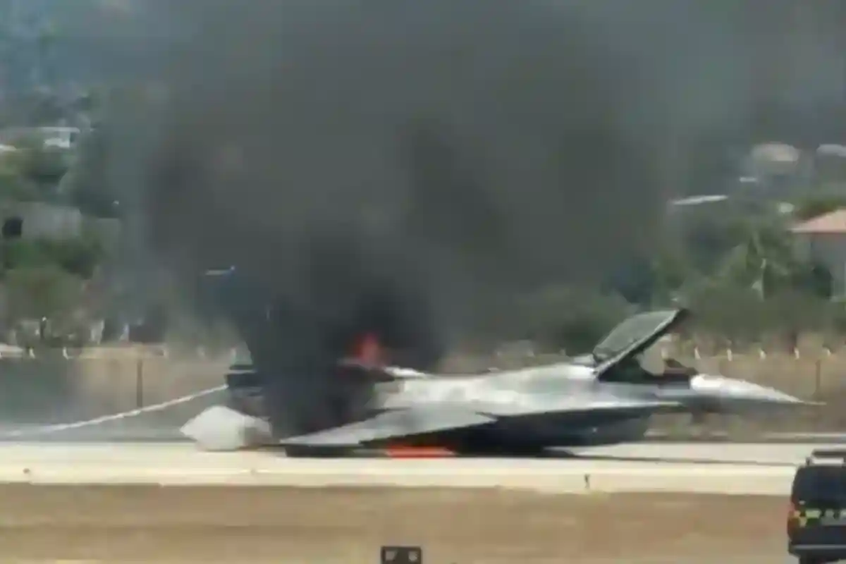 F-16 se incendia y aterriza de emergencia en Grecia F-16 se incendia y aterriza de emergencia en Grecia