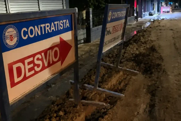 Aguas residuales desbordan calles en Miraflores, Santiago