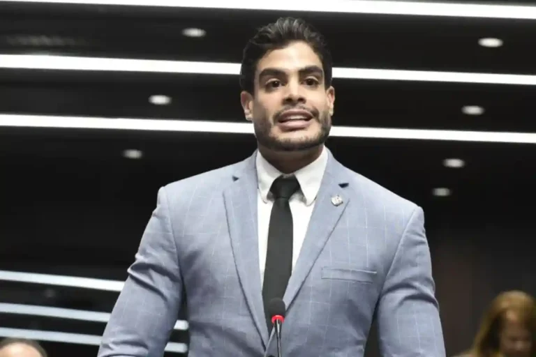 Bray Vargas reta a funcionarios a usar la escuela pública Bray Vargas reta a funcionarios a usar la escuela pública