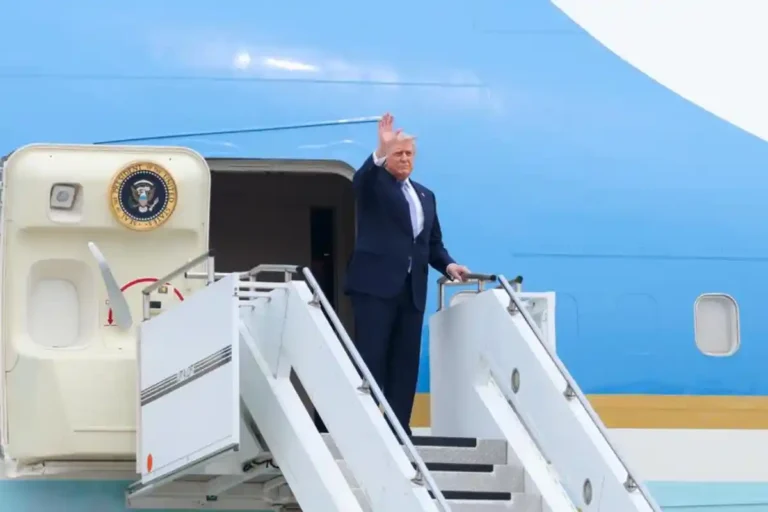 Trump cambió de avión en Turquía Trump cambió de avión en Turquía