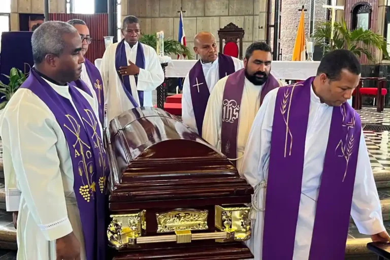 Muere el padre Patricio Paulino, sacerdote en La Vega Muere el padre Patricio Paulino, sacerdote en La Vega