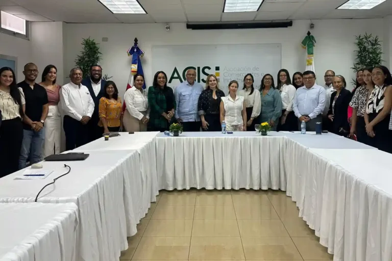Santiago promueve ante Wingo una ruta directa a Bogotá Santiago promueve ante Wingo una ruta directa a Bogotá