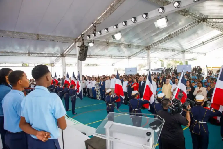 Abinader inicia año escolar con 2.68 millones de alumnos Abinader inicia año escolar con 2.68 millones de alumnos