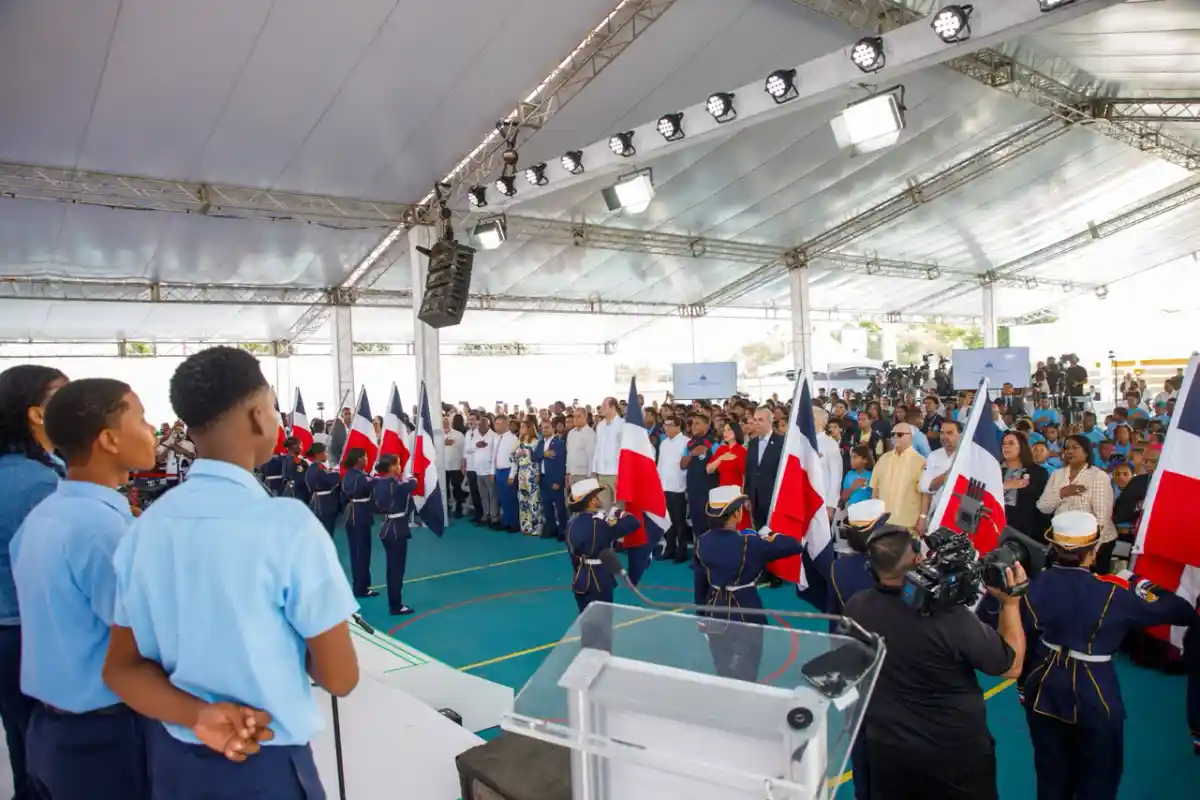 Abinader inicia año escolar con 2.68 millones de alumnos Abinader inicia año escolar con 2.68 millones de alumnos