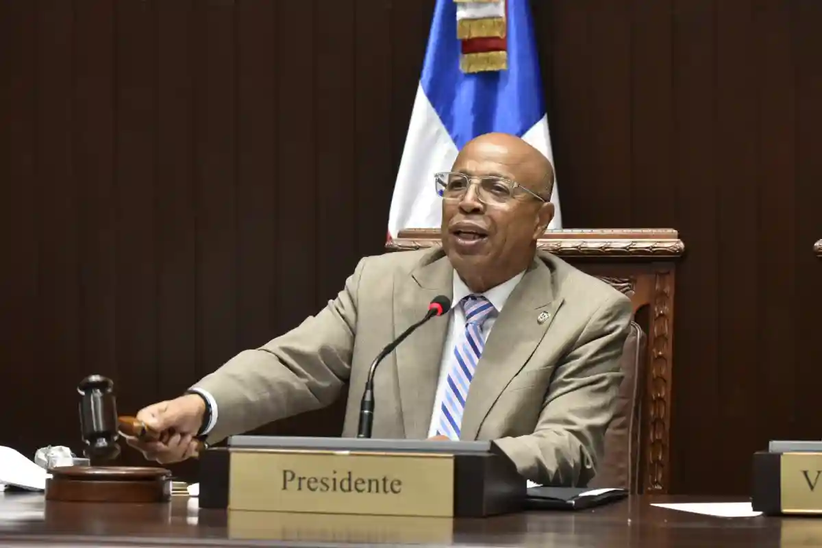 Alfredo Pacheco manda a callar a diputado de la FP Alfredo Pacheco manda a callar a diputado de la FP