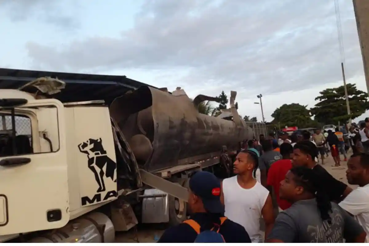 Explosión de camión tanquero en Haina deja dos muertos