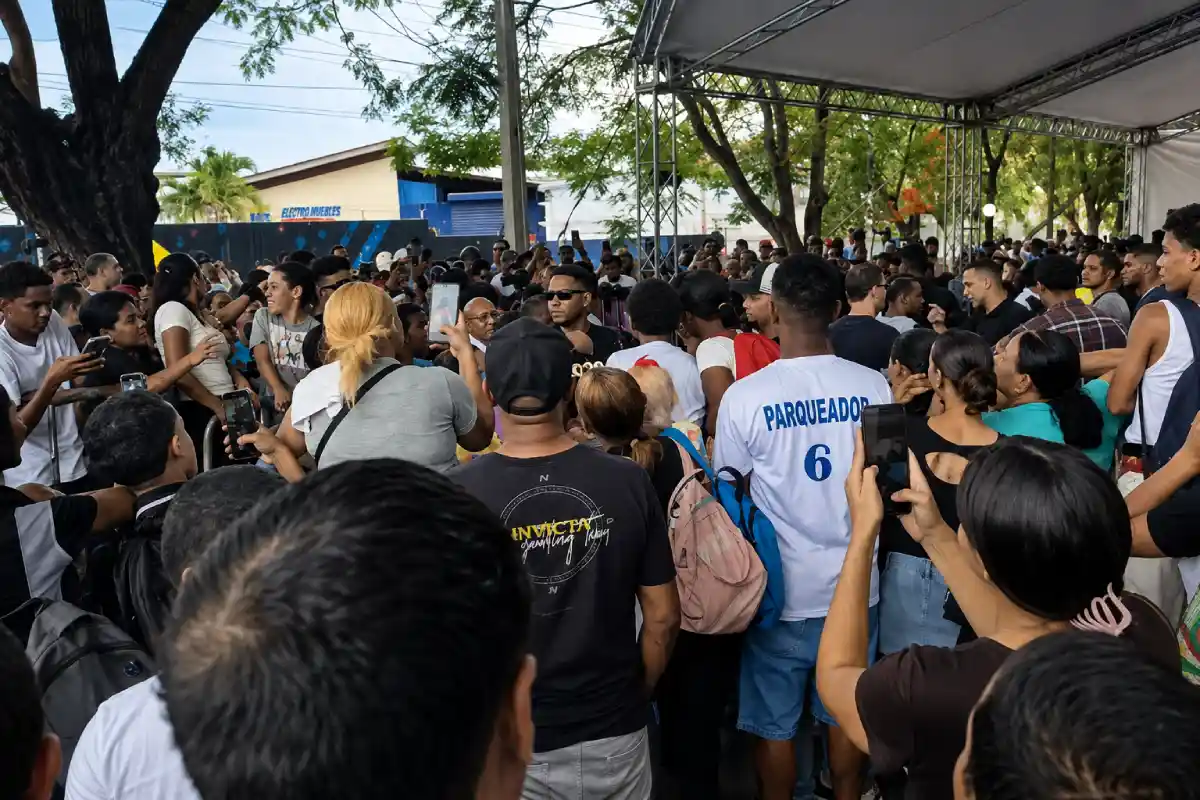 Santiago Matías recoge firmas por Dominicanos Primero Santiago Matías recoge firmas por Dominicanos Primero