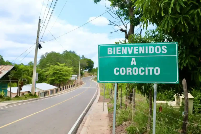 Abinader inaugura carretera El Rubio Los Corocitos en Sajoma
