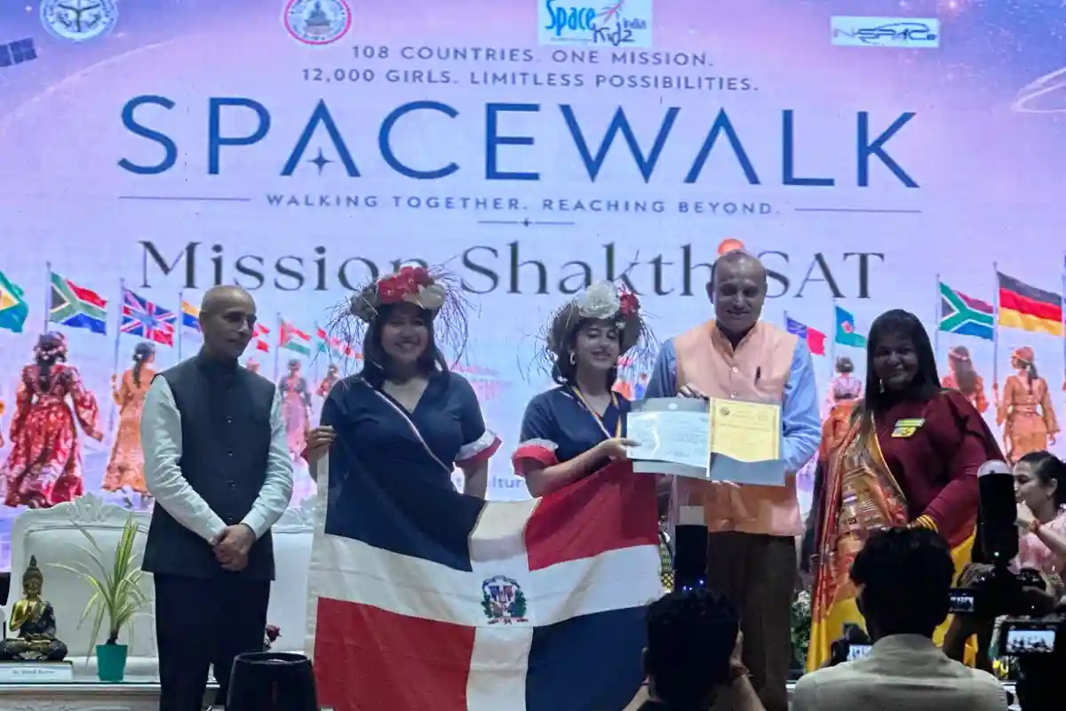 Dominicanas destacan en misión espacial en India Dominicanas destacan en misión espacial en India
