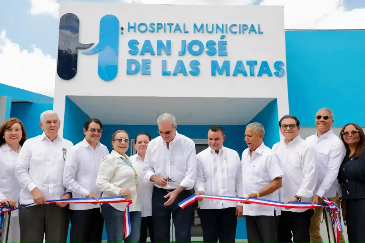 Abinader anuncia tomógrafo y UCI para Sajoma Luis Abinader inaugura Hospital Materno Infantil de San José de las Matas