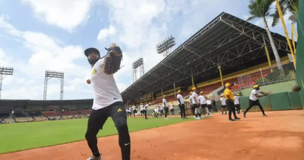 Águilas abren campamento con 35 jugadores en Santiago Águilas abren campamento con 35 jugadores en Santiago