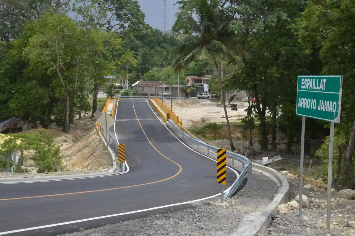 Abinader inaugura carretera Las Espinas en Jamao