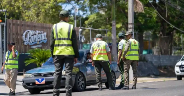 INTRANT retiene 12 vehículos de concho en Santiago INTRANT retiene 12 vehículos de concho en Santiago