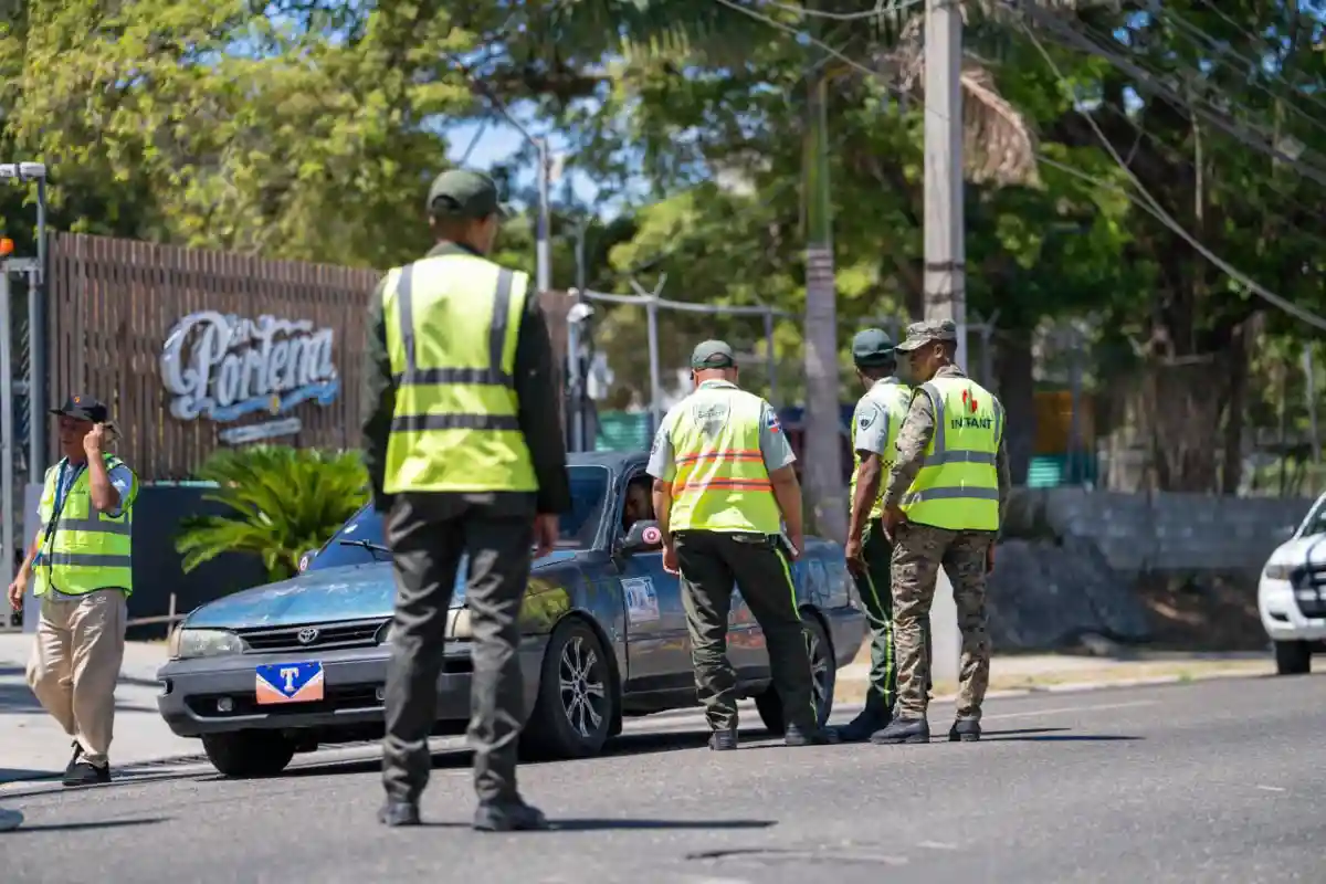 INTRANT retiene 12 vehículos de concho en Santiago
