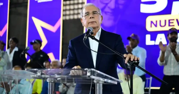 Danilo Medina cita encuesta y cuestiona rumbo del país Danilo Medina cita encuesta y cuestiona rumbo del país