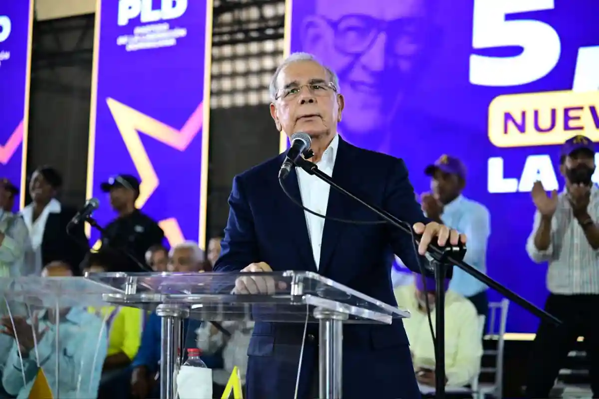 Danilo Medina cita encuesta y cuestiona rumbo del país Danilo Medina cita encuesta y cuestiona rumbo del país