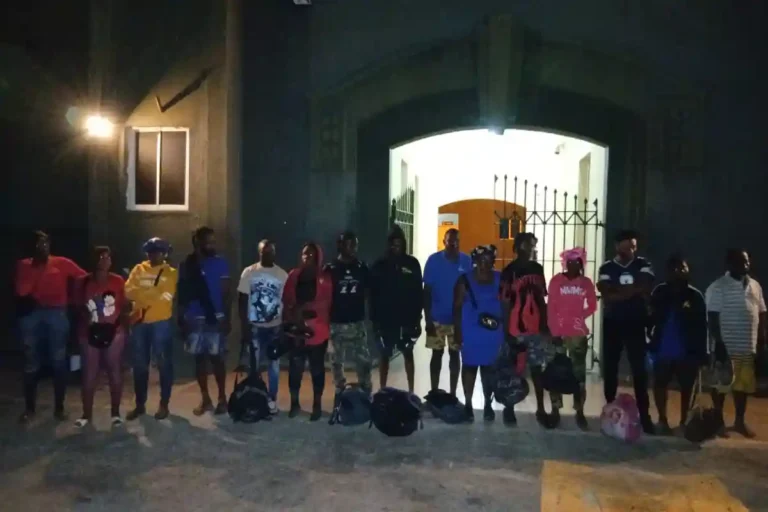 Ejército intercepta a 16 haitianos en costa de Montecristi