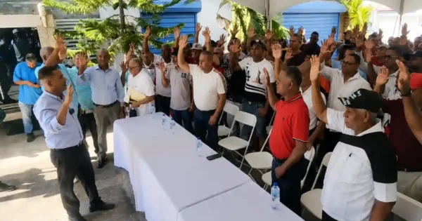 CNTT baja pasaje a estudiantes en Santiago