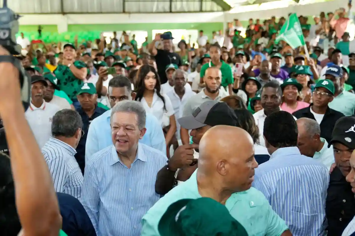 Leonel dice que dirigentes del PRM pasan a la FP Leonel dice que dirigentes del PRM pasan a la FP