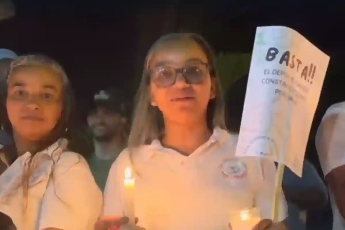 Encienden velas en Los Ciruelos para exigir el multiuso deportivo