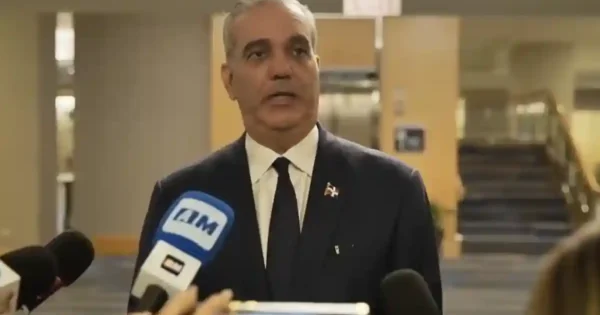 Abinader pide entregarse a atacantes de Julián Oro Duro Abinader pide entregarse a atacantes de Julián Oro Duro