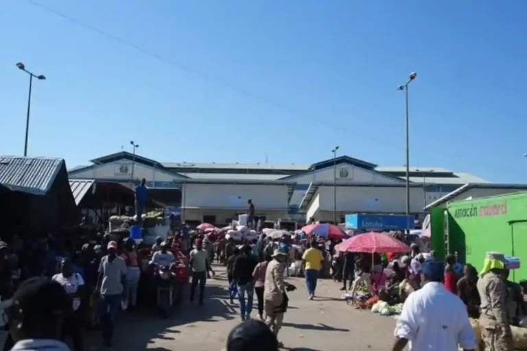 Restricción de Haití sorprende comercio de Dajabón Restricción de Haití sorprende comercio de Dajabón