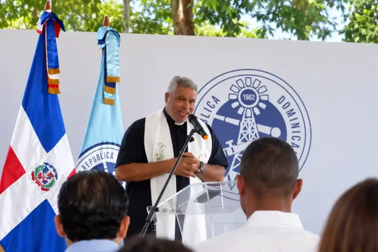 Sacerdote reclama a Arnaud por acueducto de Baitoa Sacerdote reclama a Arnaud por acueducto de Baitoa