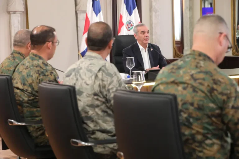 Abinader advierte que no permitirá bandas haitianas a menos de 20 kilómetros de la frontera