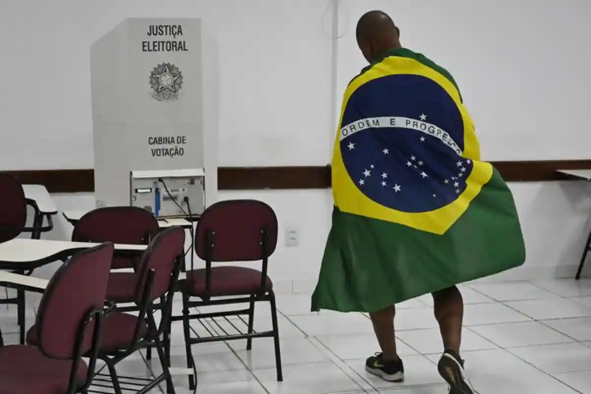 Lula y Flávio Bolsonaro van a segunda vuelta en Brasil Lula y Flávio Bolsonaro van a segunda vuelta en Brasil