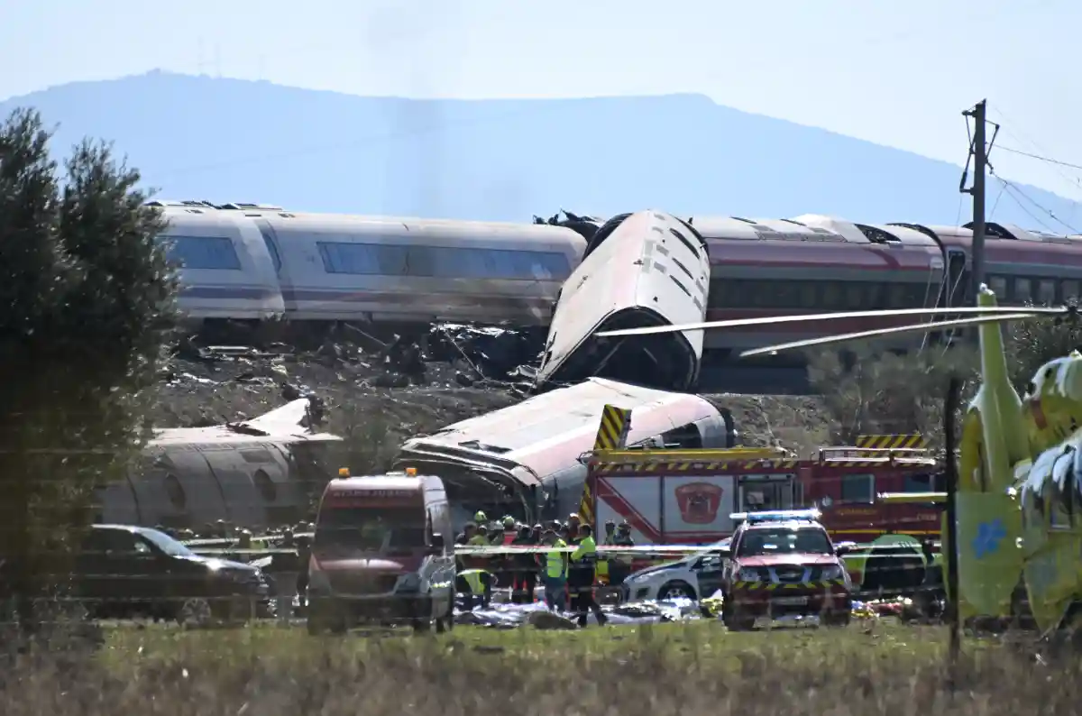 Accidente de trenes en España: investigan orden al AVE Accidente de trenes en España: investigan orden al AVE