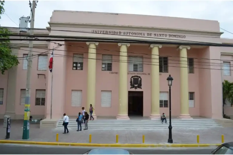 Escuela de Medicina UASD Santiago obtiene 98.92 % en evaluación del MESCYT Escuela de Medicina UASD Santiago obtiene 98.92 % en evaluación del MESCYT