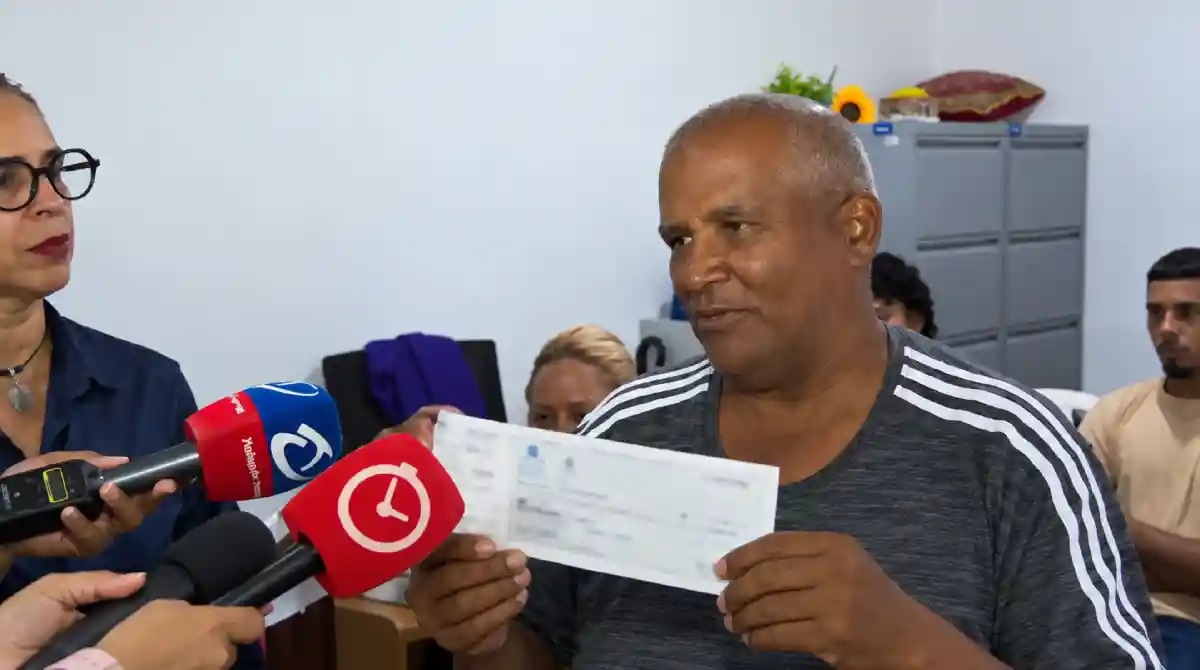 Ganadería entrega RD$15 millones a siete porcicultores en Santiago Ganadería entrega RD$15 millones a siete porcicultores en Santiago