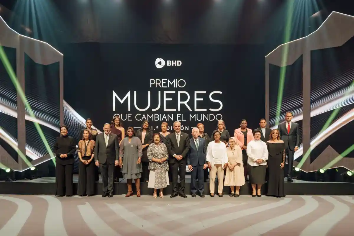 Juana Mercedes de Brioso gana premio BHD; Camelia Ureña recibe homenaje Juana Mercedes de Brioso gana premio BHD; Camelia Ureña recibe homenaje