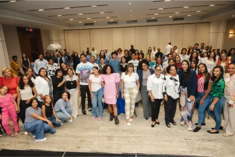 Santiago presenta campaña contra la violencia de género