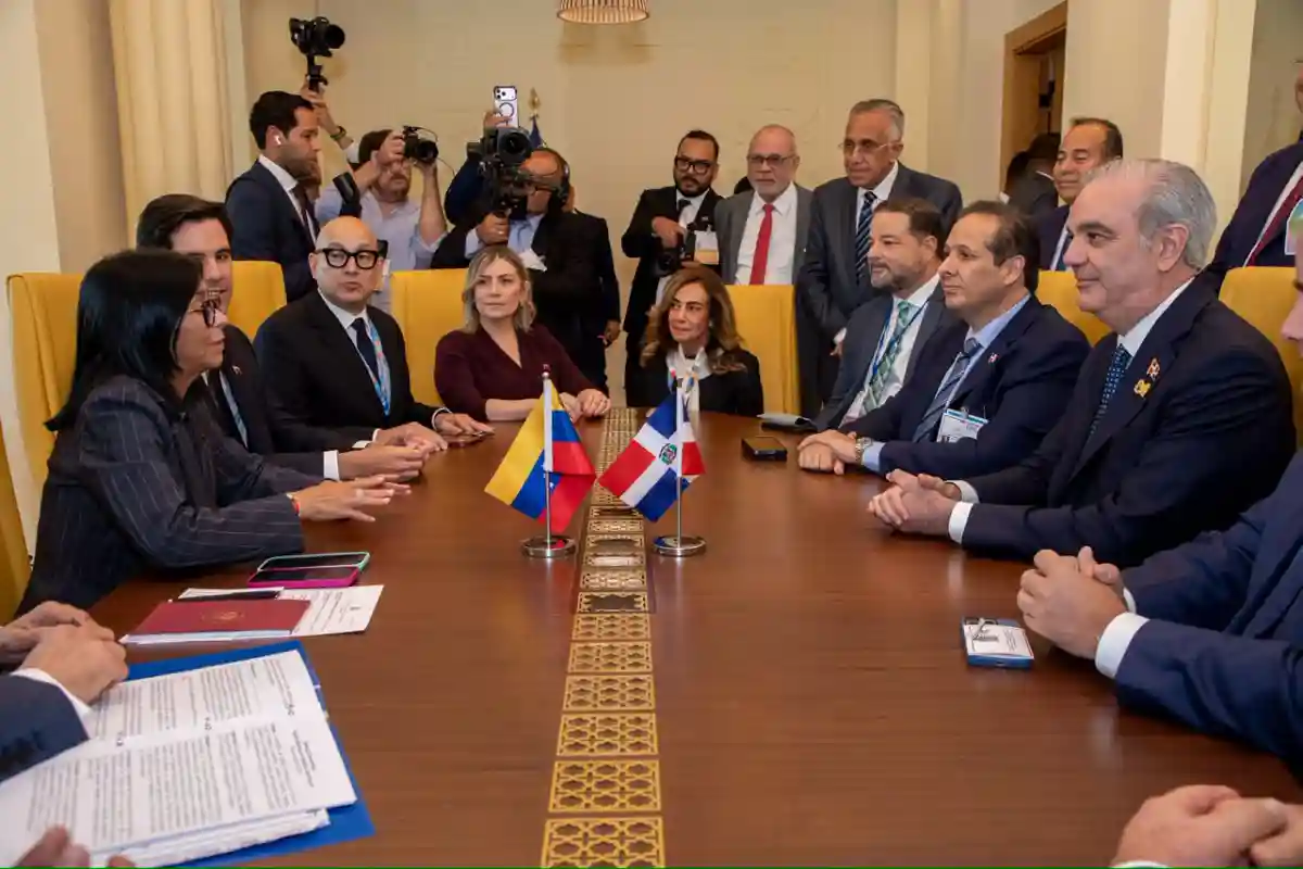 Abinader negocia compra de combustibles a Venezuela