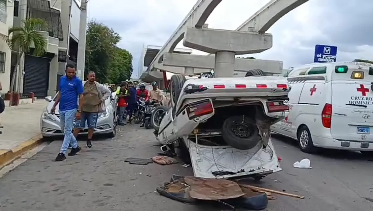 Accidente en Santiago involucra camión de bomberos Accidente en Santiago involucra camión de bomberos