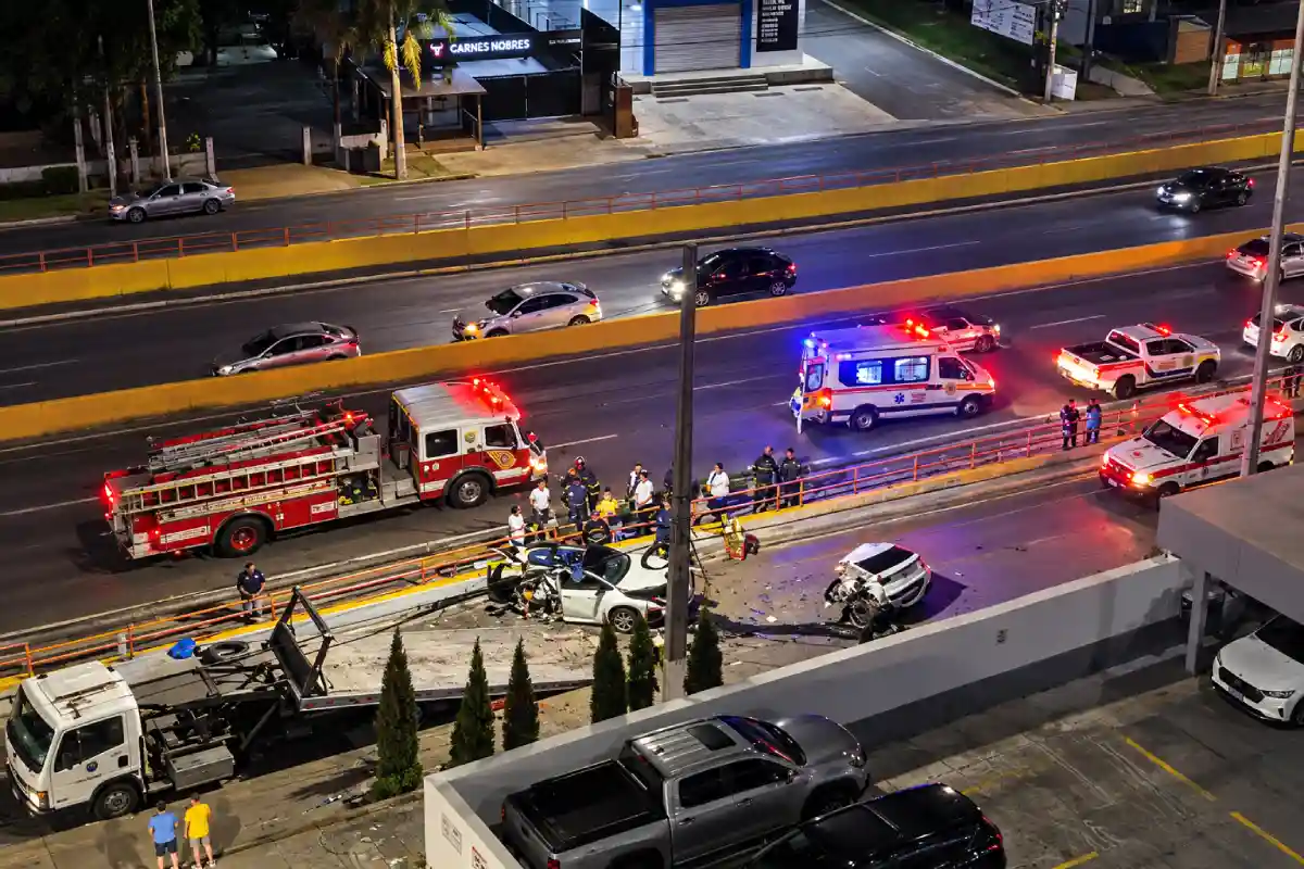 Madre y dos hijos resultan heridos en accidente de yipeta en Santiago Madre y dos hijos resultan heridos en accidente de yipeta en Santiago