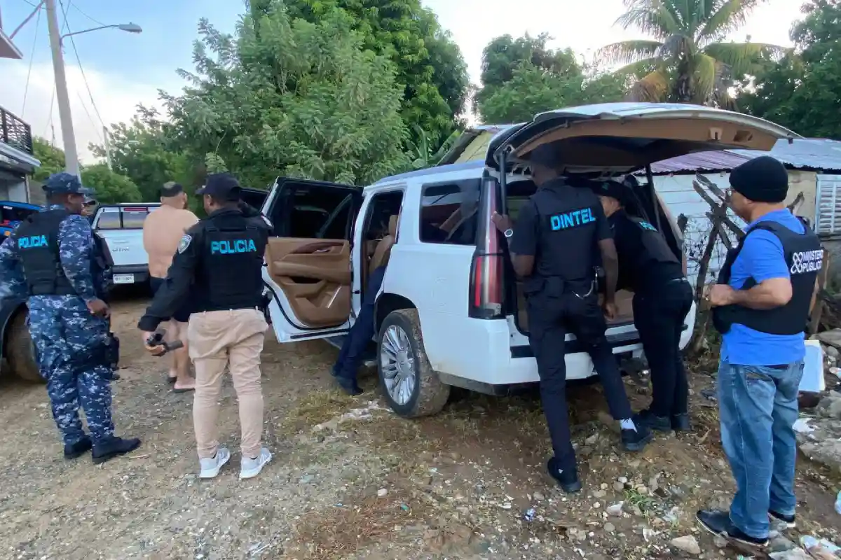 Policía ocupa pistolas y tragamonedas en Montecristi Policía ocupa pistolas y tragamonedas en Montecristi