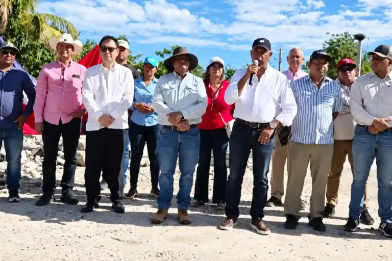 Arroceros de Montecristi reclaman protección ante importaciones Arroceros de Montecristi reclaman protección ante importaciones