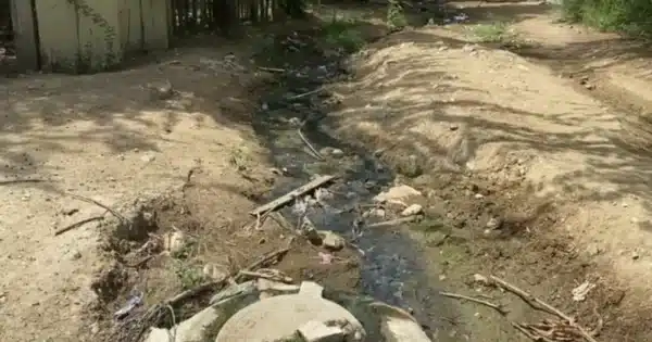 Residentes denuncian malos olores y aguas residuales en el centro de Montecristi Residentes denuncian malos olores y aguas residuales en el centro de Montecristi