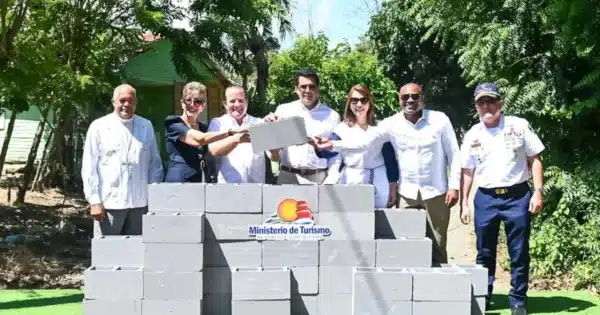 Collado inicia obras en 14 calles de Maimón por RD$168 MM Collado inicia obras en 14 calles de Maimón por RD$168 MM