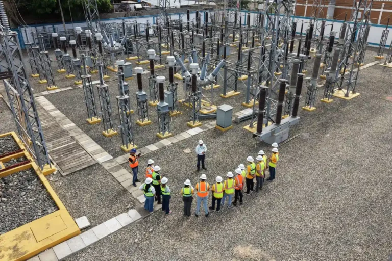 EDENORTE muestra su red eléctrica a alumnos del INFOTEP Estudiantes del INFOTEP conocen instalaciones y operaciones eléctricas de EDENORTE en Santiago.