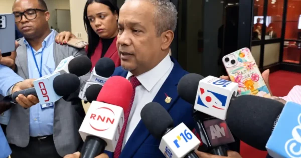 Héctor Acosta cuestiona reparto de RD$2,000 millones Héctor Acosta cuestiona reparto de RD$2,000 millones