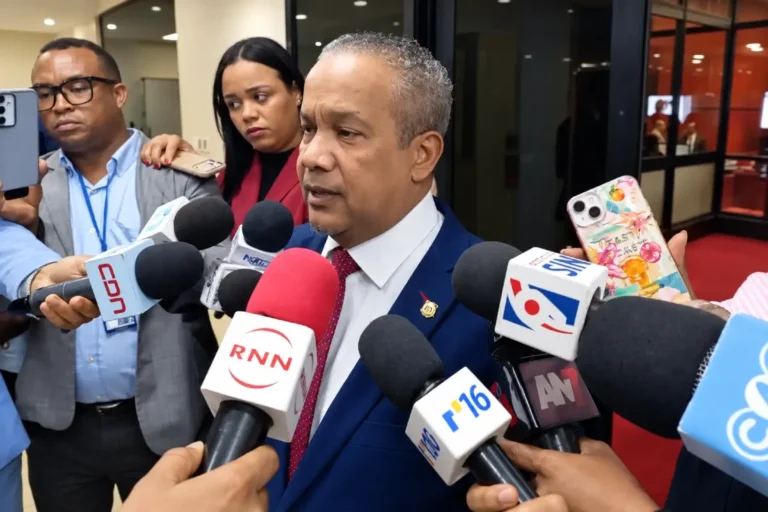 Héctor Acosta cuestiona reparto de RD$2,000 millones Héctor Acosta cuestiona reparto de RD$2,000 millones