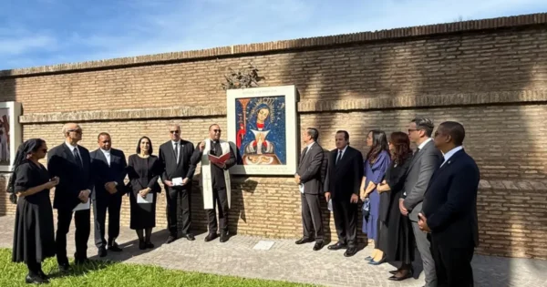 Abinader pide orar por la salud del papa León XIV Abinader pide orar por la salud del papa León XIV
